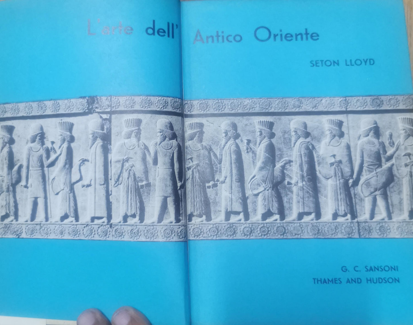 L'ARTE DELL'ANTICO ORIENTE IL MONDO DELL'ARTE SETON LLOYD Published by SANSONI, 1965 Used