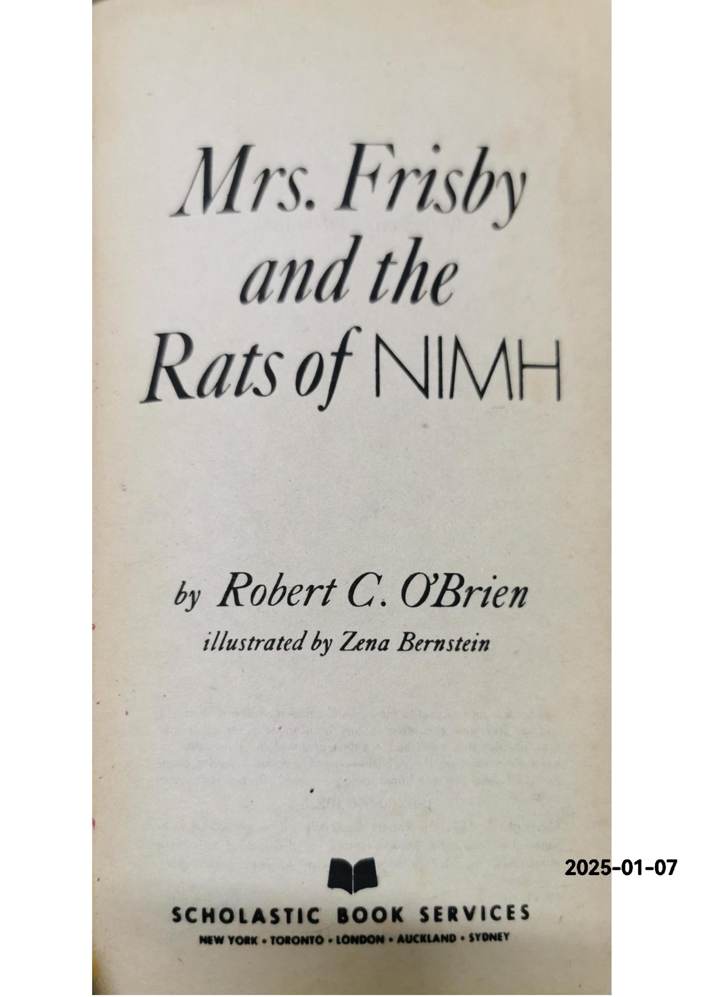 Mrs. Frisby and the Rats of NIMH by Robert C. O'Brien (Author), Zena Bernstein (Illustrator)