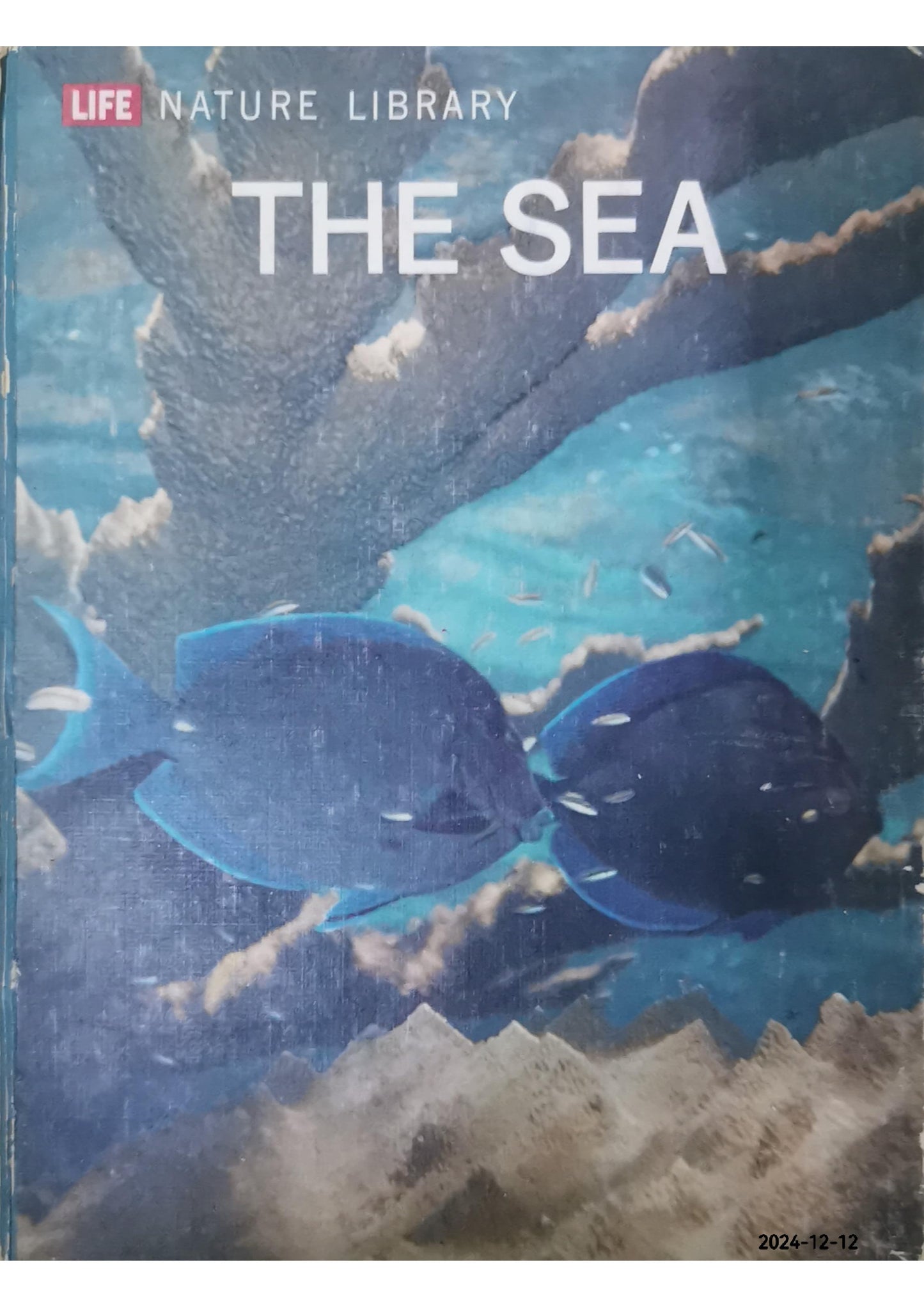 The sea, (Life nature library) Hardcover – January 1, 1961 by Leonard Engel (Author)