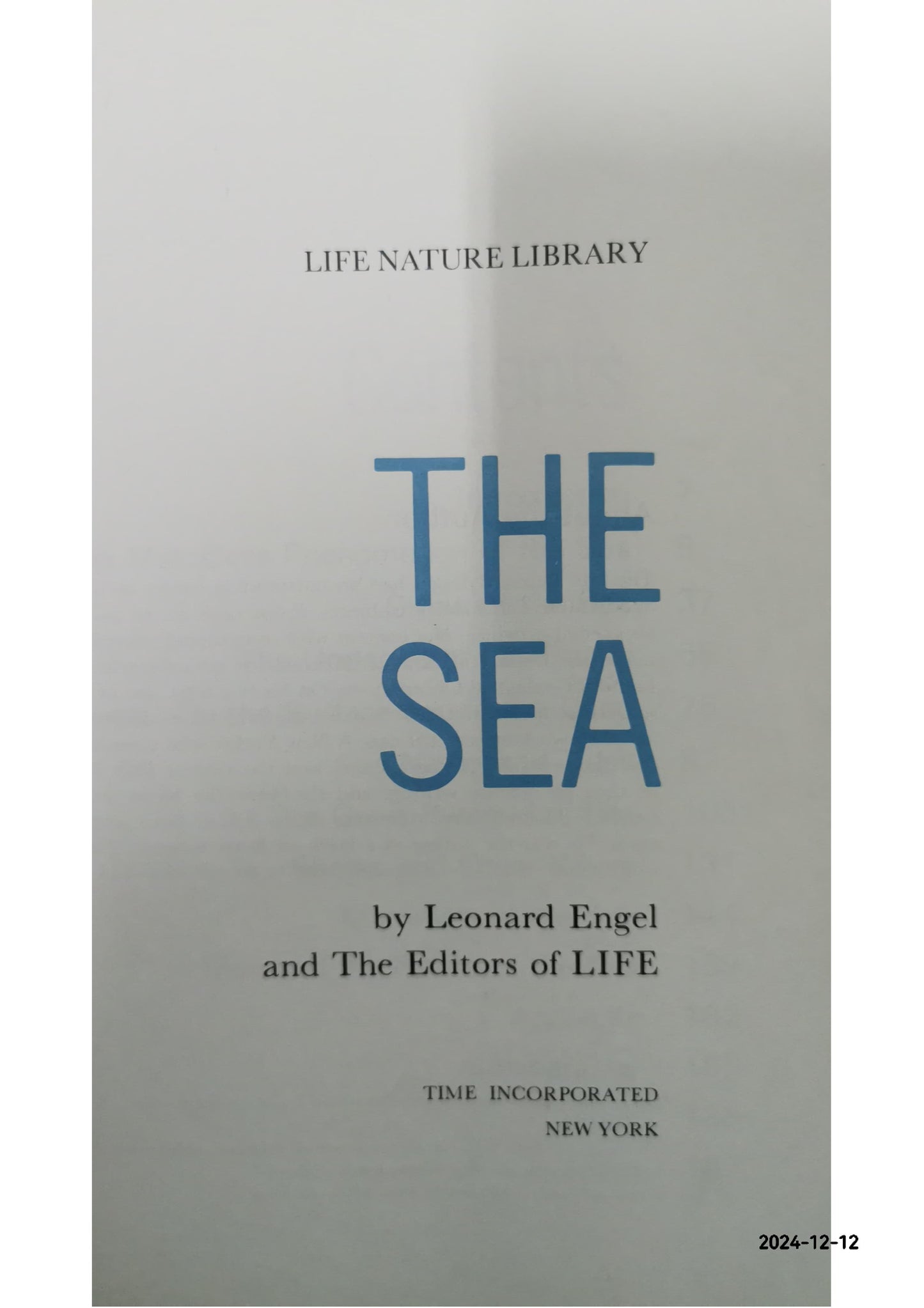 The sea, (Life nature library) Hardcover – January 1, 1961 by Leonard Engel (Author)