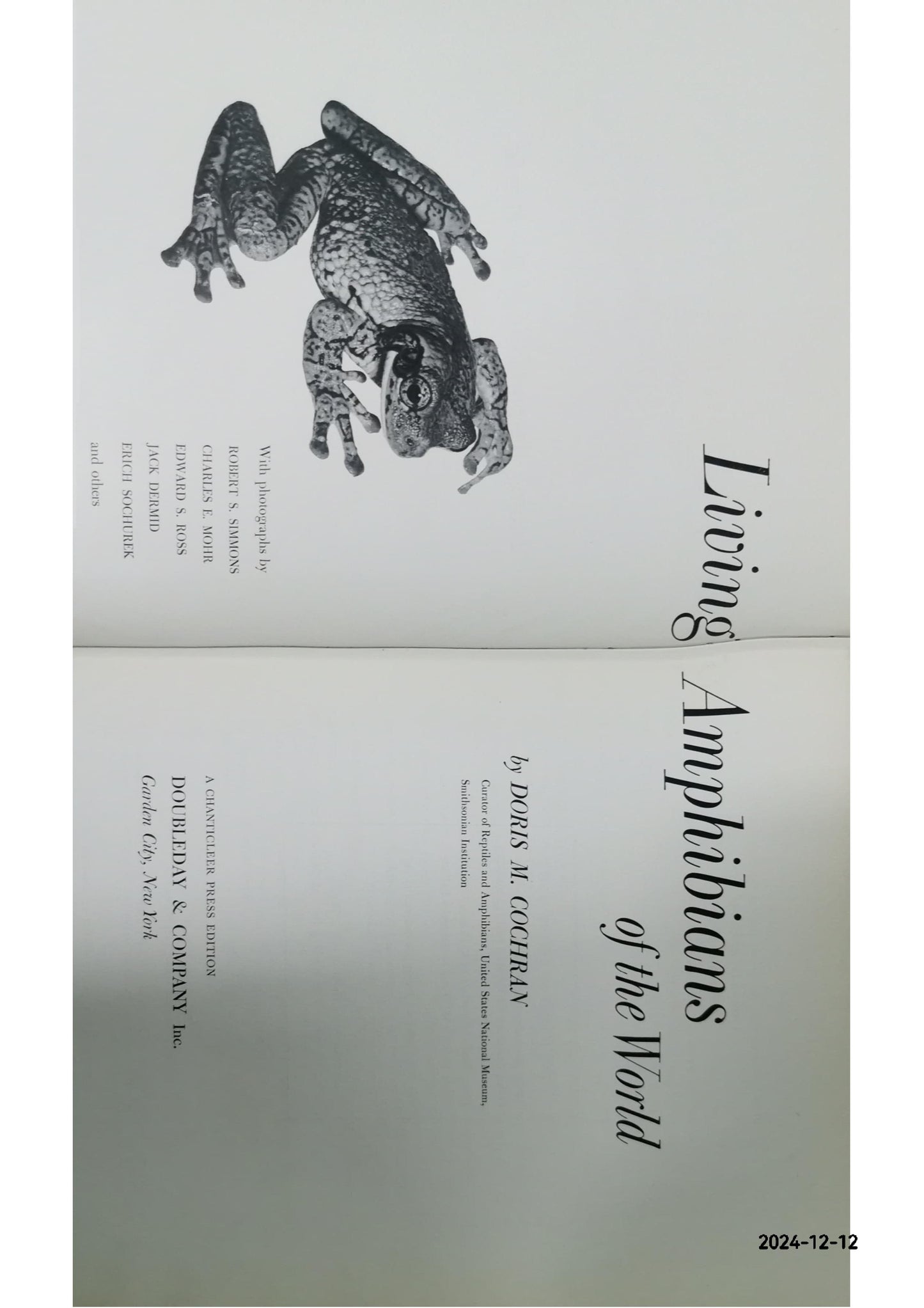 Living Amphibians of the World Hardcover – January 1, 1967 by Doris M. Cochran (Author)