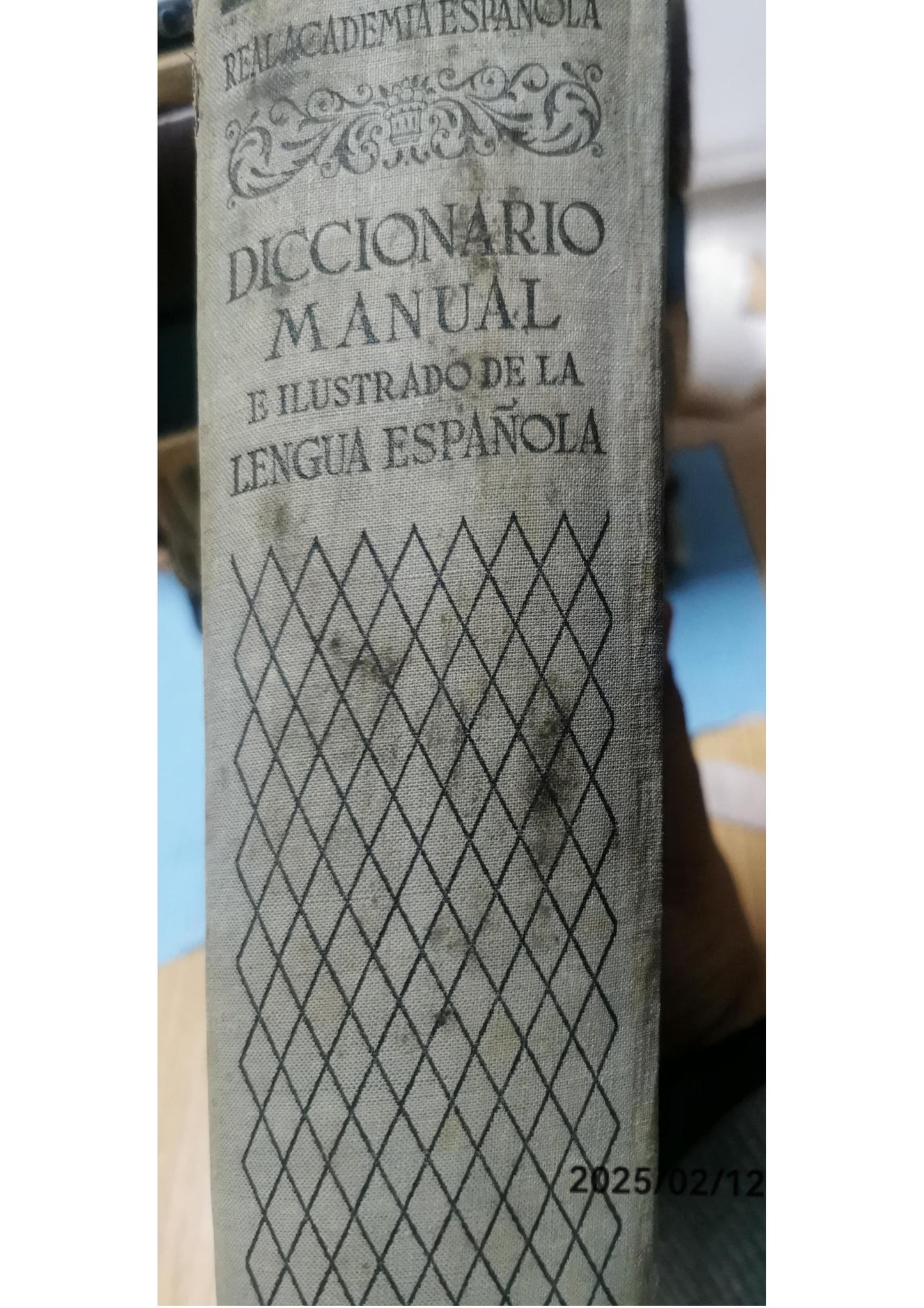 Diccionario Manual e Ilustrado De La Lengua Espanola Hardcover – January 1, 1975 Spanish Edition  by Real Academia Espanola (Author)