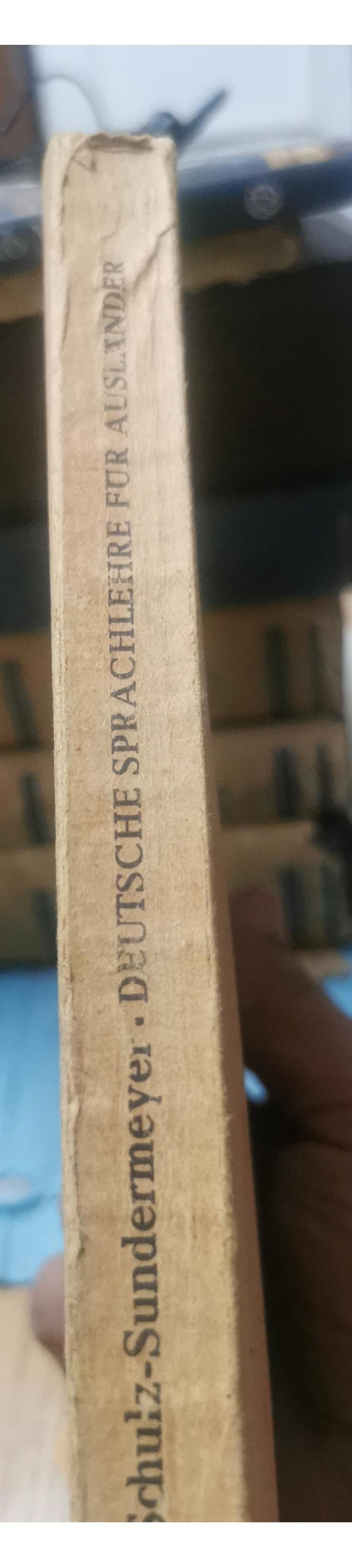 Deutsche Sprachlehre fur Auslander : Grammatik und Ubungsbuch / von Hans Schulz und Wilhelm Sundermeyer . bearb. von Bernhard Thies Paperback – January 1, 1954 by B. Schulz, Hans (1886-1915). Sundermeyer, Wilhelm. Thies (Author)