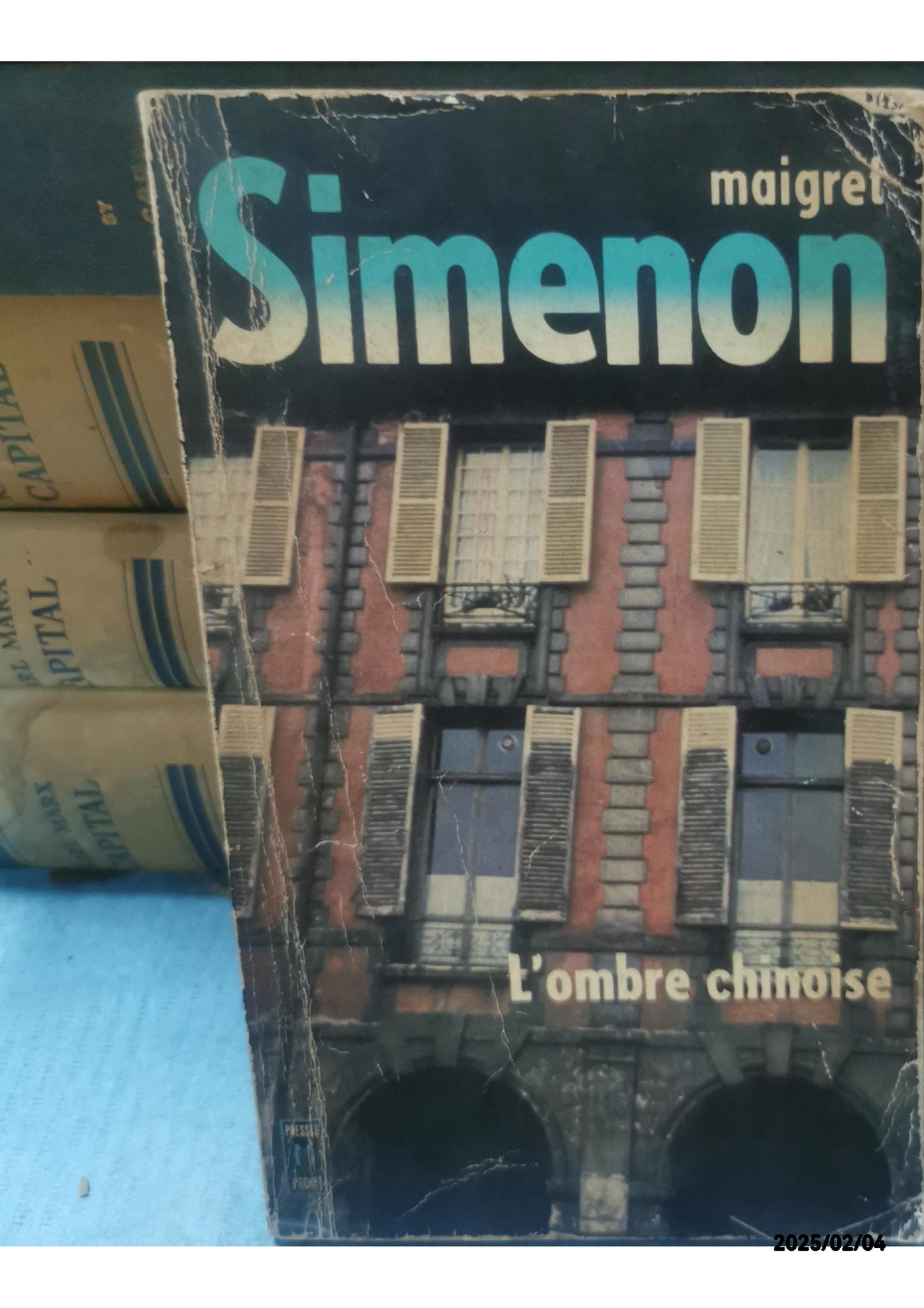 L'Ombre chinoise Pocket Book – March 31, 2004 French Edition  by Georges Simenon (Author)