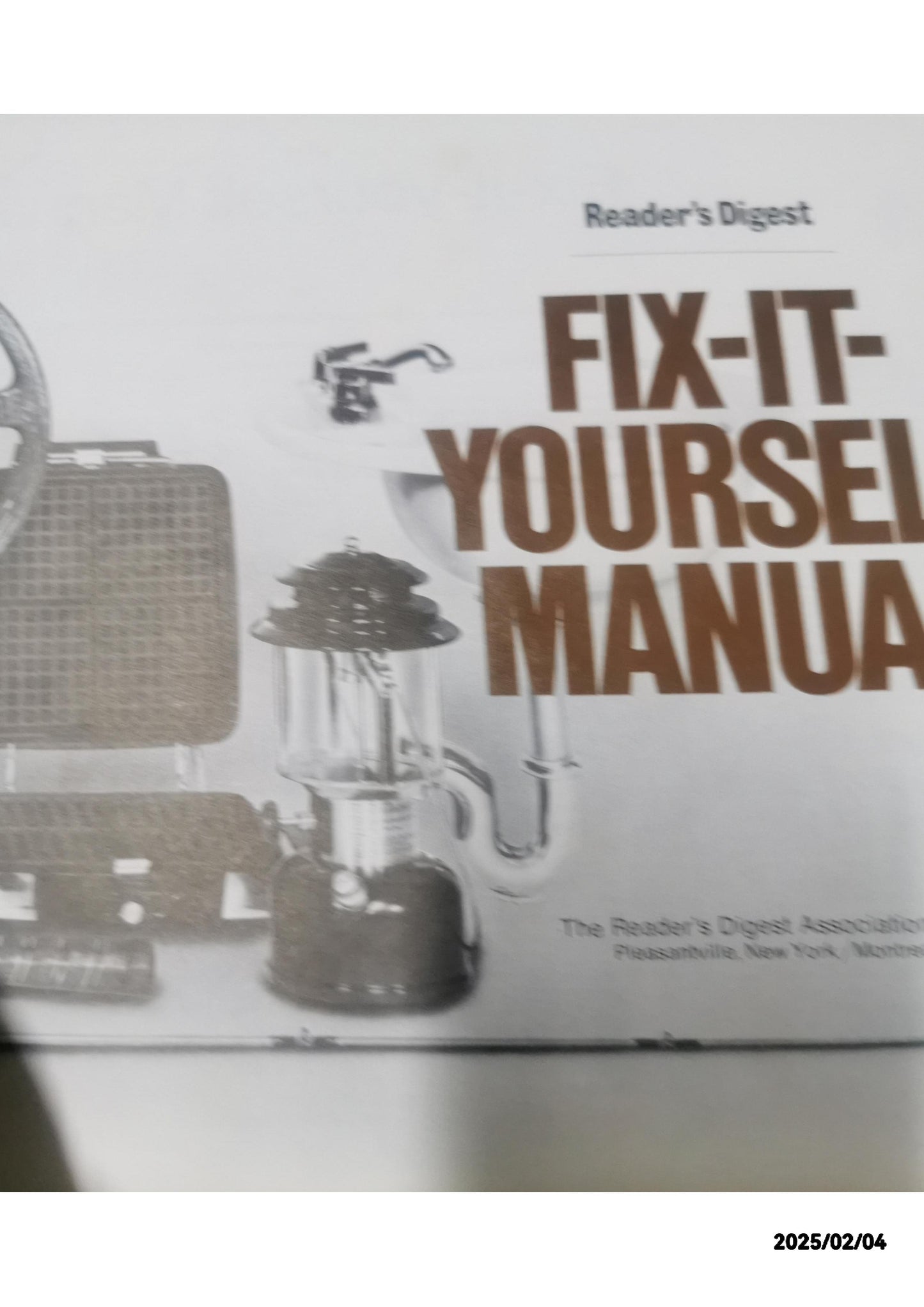 Reader's Digest Fix-It-Yourself Manual Unknown Binding by unknown author (Author)