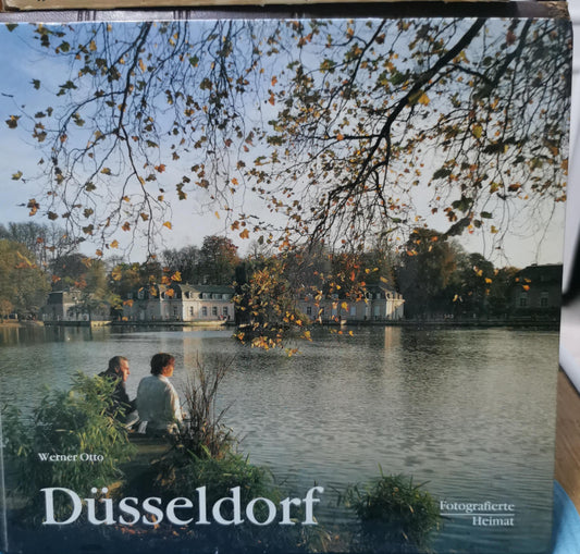 Düsseldorf. Fotografierte Heimat. (Dt. /Engl. /Franz.) Hardcover – January 1, 1993 by unknown author (Author)