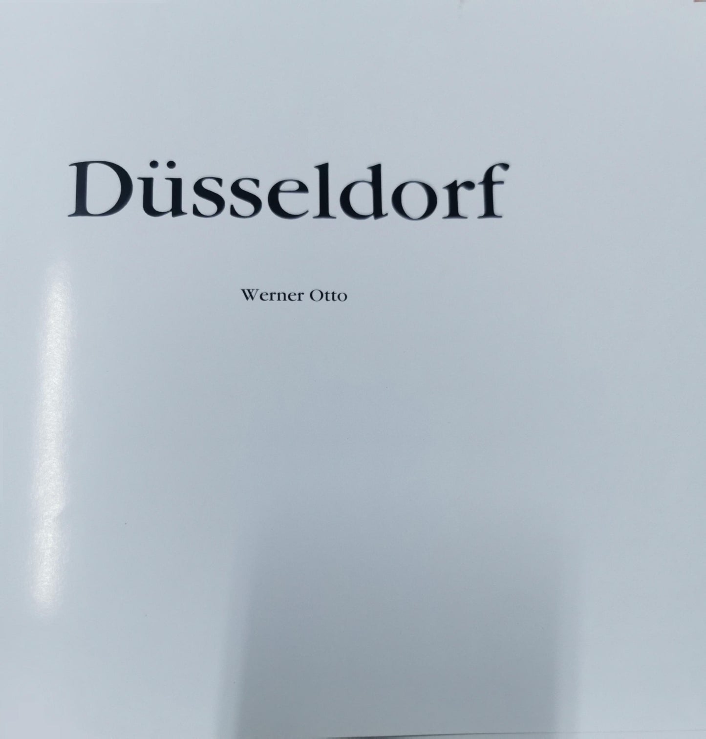 Düsseldorf. Fotografierte Heimat. (Dt. /Engl. /Franz.) Hardcover – January 1, 1993 by unknown author (Author)