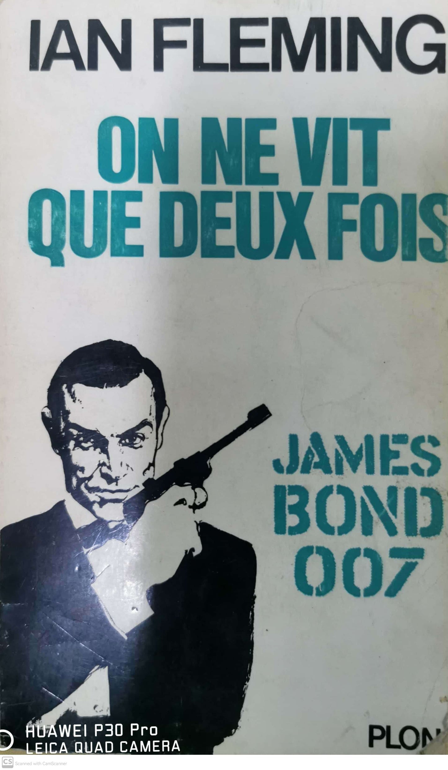 On Ne Vit Que Deux Fois Paperback –French Edition  by Ian Fleming